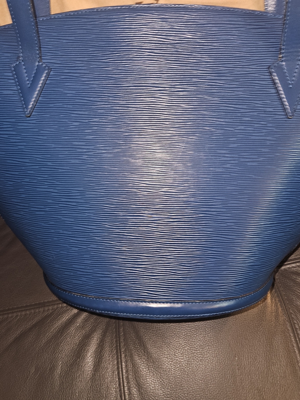 Louis Vuitton Blue Epi Leather Tote with Matching Agenda - Picture 4 of 11